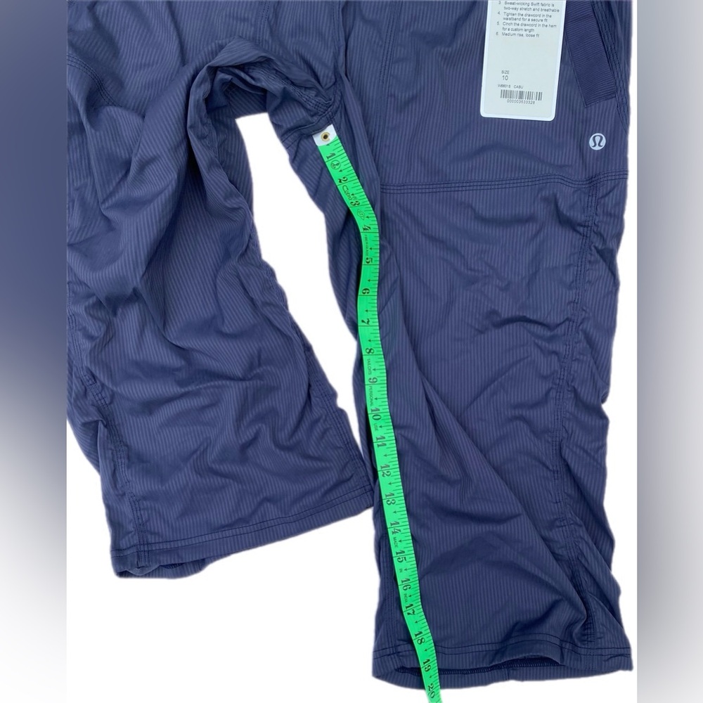 Lululemon Studio Crop *No
Liner Cadet Blue Size 10 NWT - Picture 5 of 8
